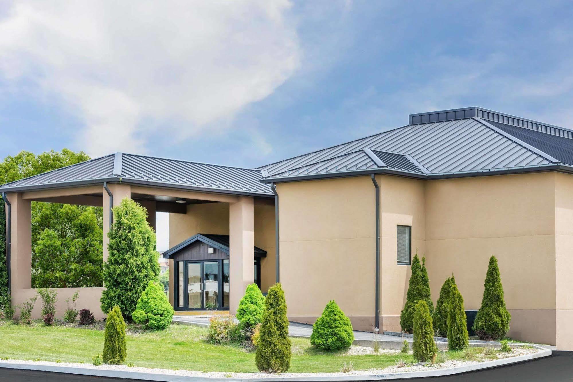 Super 8 By Wyndham Somerset Buitenkant foto