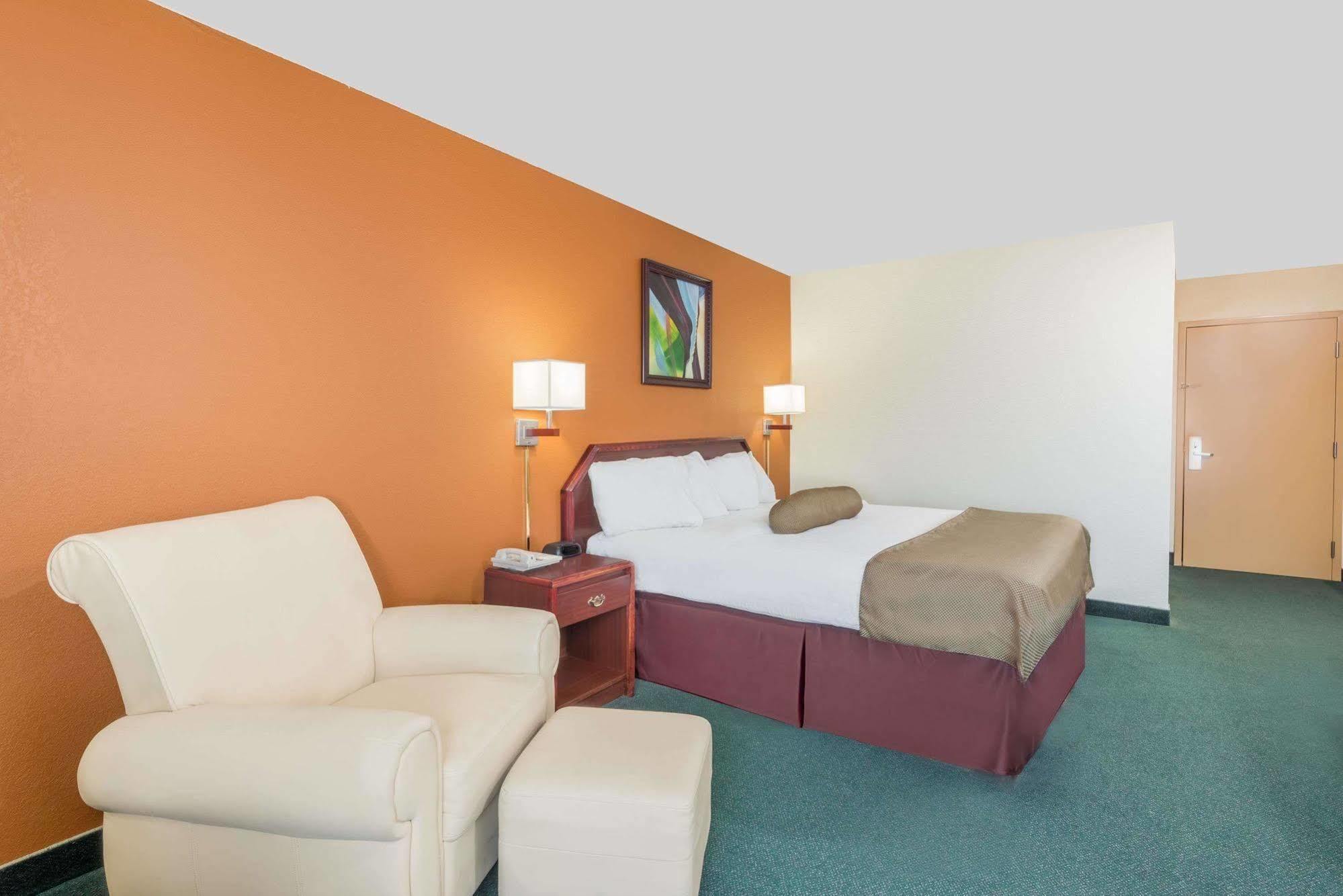 Super 8 By Wyndham Somerset Buitenkant foto
